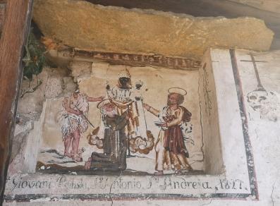 Freskenreste mit der Schwarzen Madonna von Oropa und Heiligen - Dorf Farettaz