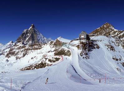 Panorama sul Cervino e piste di sci 