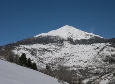 Allein and the Mont Saron covered in snow