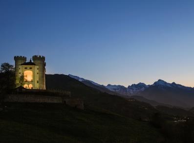 Das Schloss von Aymavilles bei Nacht